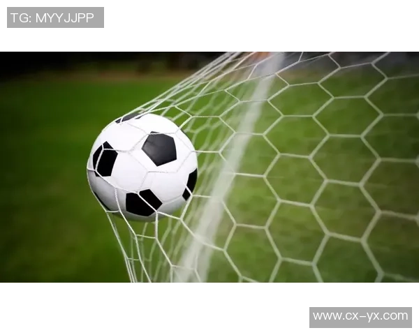 看透足球的真谛与魅力解析探索球场背后的智慧与策略 看透足球的真谛与魅力解析探索球场背后的智慧与策略